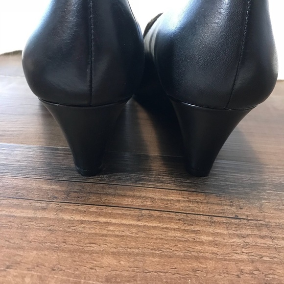 Tahari Eona Zebra Appealing Wedge Pump Sz 9 - Picture 3 of 7